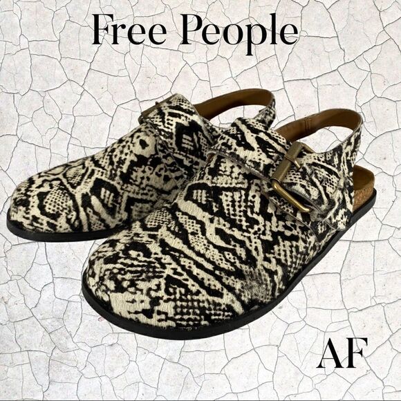 FREE PEOPLE SEATLE SLING BIG BUCKLE SANDALS BLACK & WHITE NEW - Picture 1 of 6